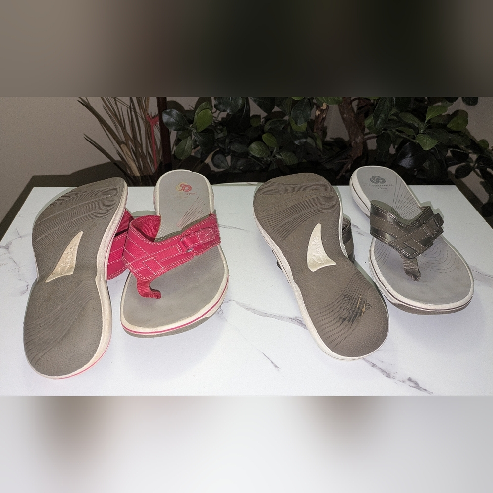 💥SOLD💥2 Pair Clarks Slip On Sandals - Picture 6 of 11
